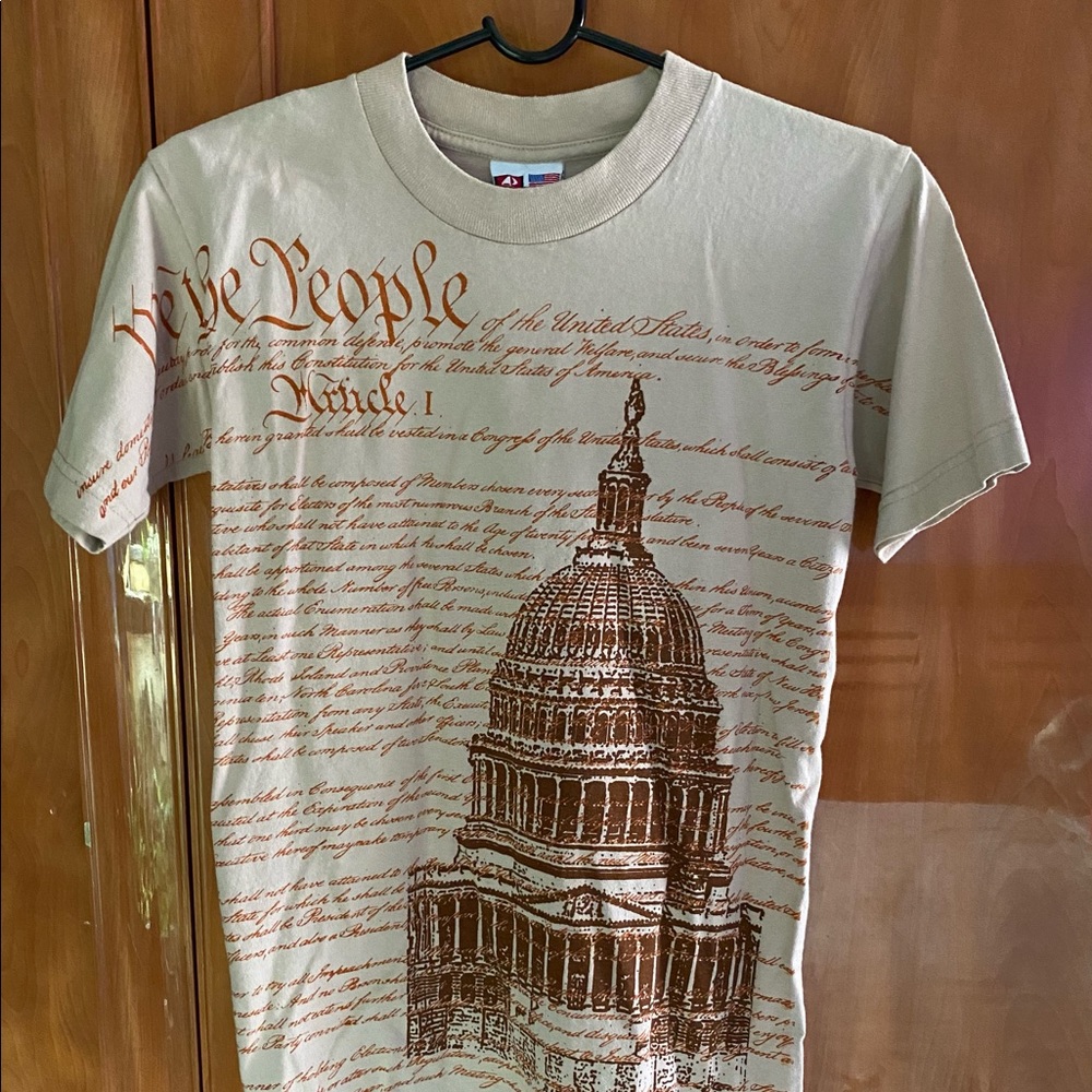 Men's Bayside Size Small Shirt